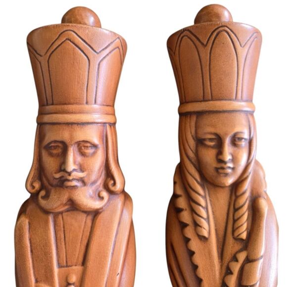 Ceramic Large King and Queen 9" Figurines Hearts Playing Cards - Picture 2 of 9